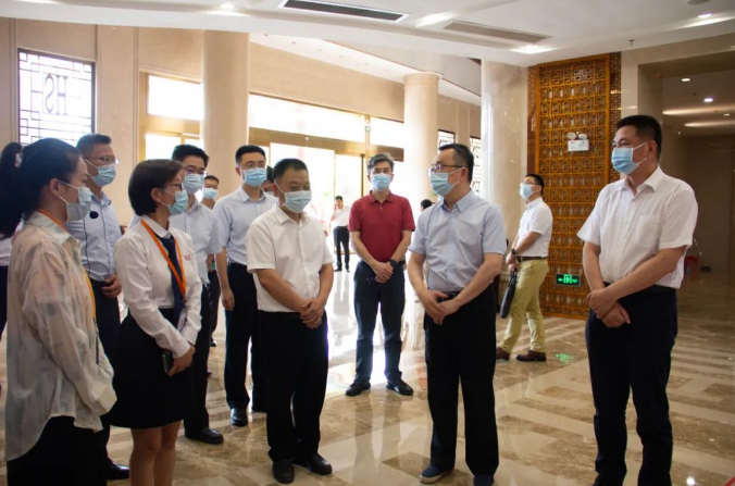 衍生動態(tài)丨廣東省人社廳黨組書記、廳長陳敏一行蒞臨衍生健康醫(yī)藥產(chǎn)業(yè)園參觀